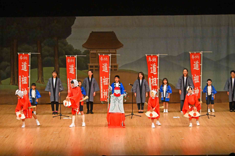 根府川寺山神社鹿島踊保存会「福踊」（小田原民俗芸能保存協会創立50周年記念民俗芸能大会）